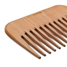 A Wooden Comb Cause Hair Loss? – The Truth: It Actually Prevents Hair Fall!